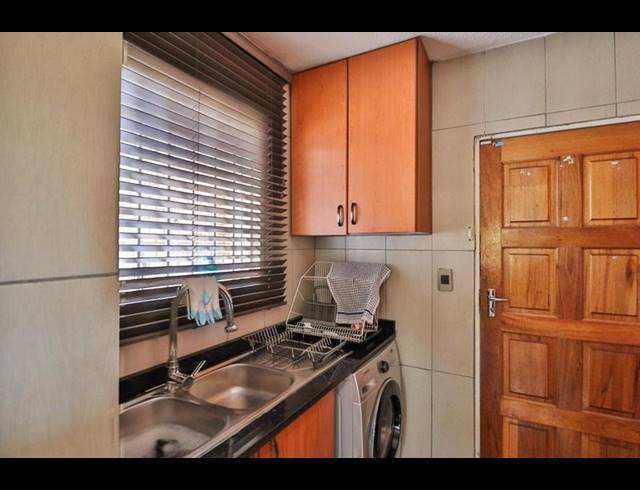 3 BEDROOM PROPERTY TO RENT IN OLIVEDALE